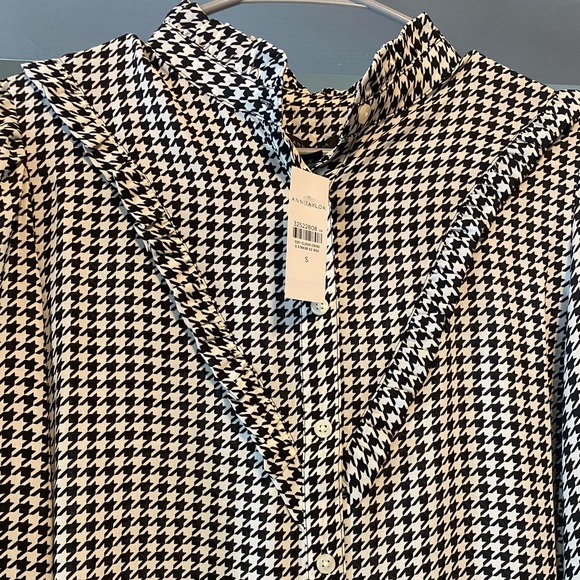 NWT, Ann Taylor Houndstooth blouse, Sz S. Never worn! - Picture 1 of 3
